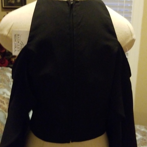 Super sexy ruffled sleeve top - Picture 2 of 5